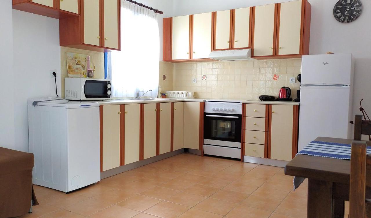 Ioli Apartments Alopronia Екстер'єр фото