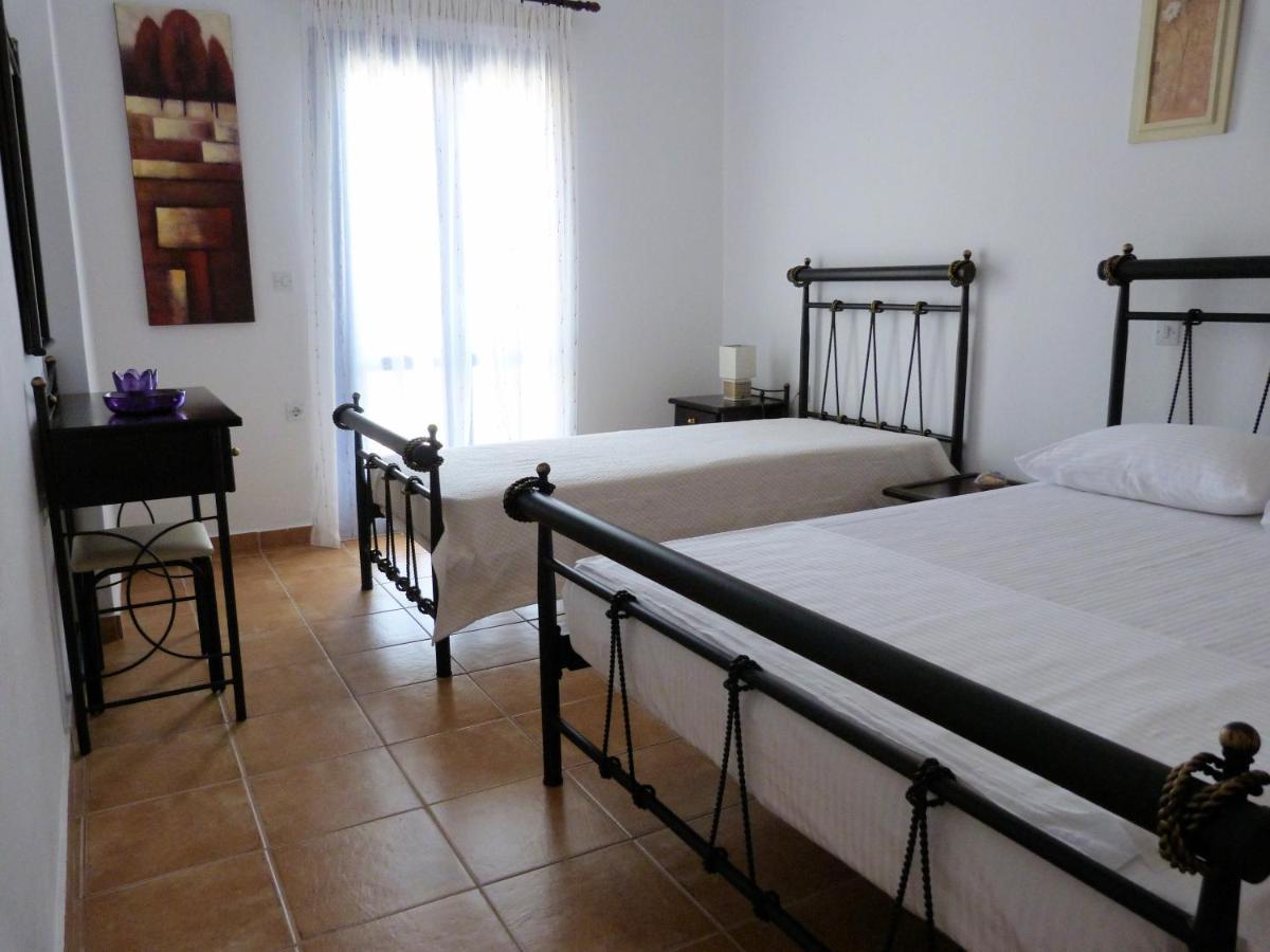 Ioli Apartments Alopronia Екстер'єр фото