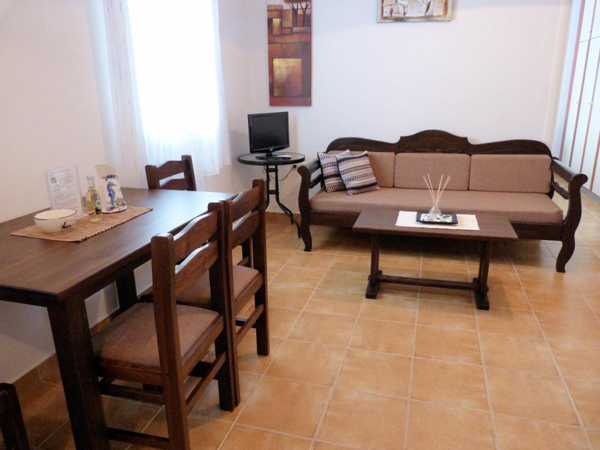 Ioli Apartments Alopronia Екстер'єр фото