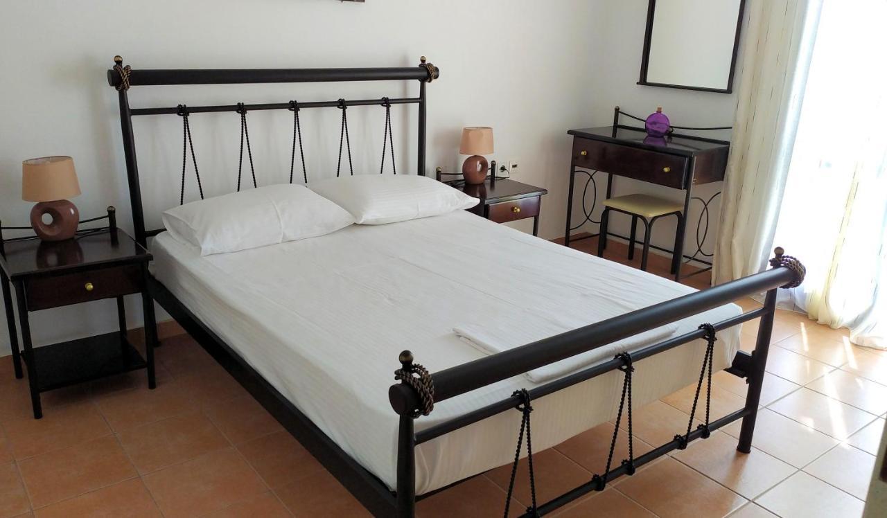 Ioli Apartments Alopronia Екстер'єр фото