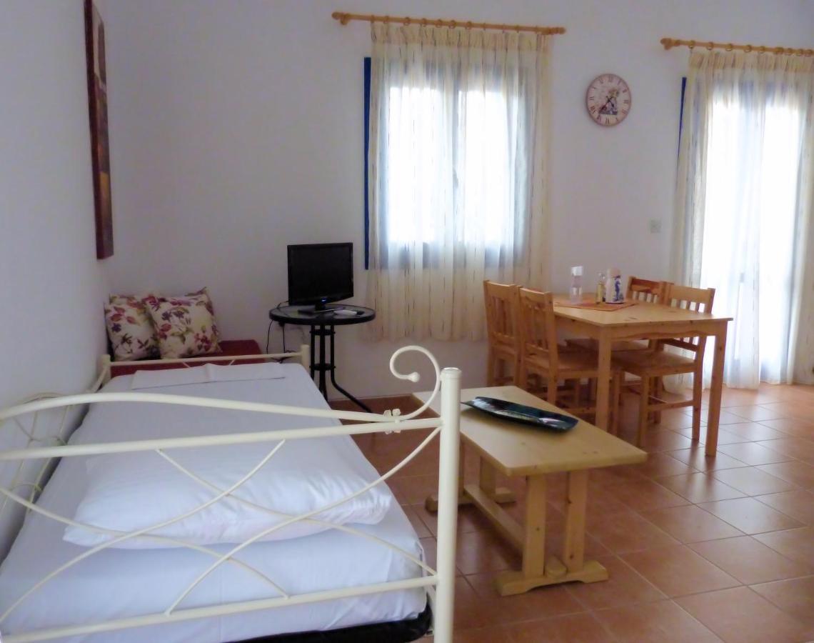 Ioli Apartments Alopronia Екстер'єр фото