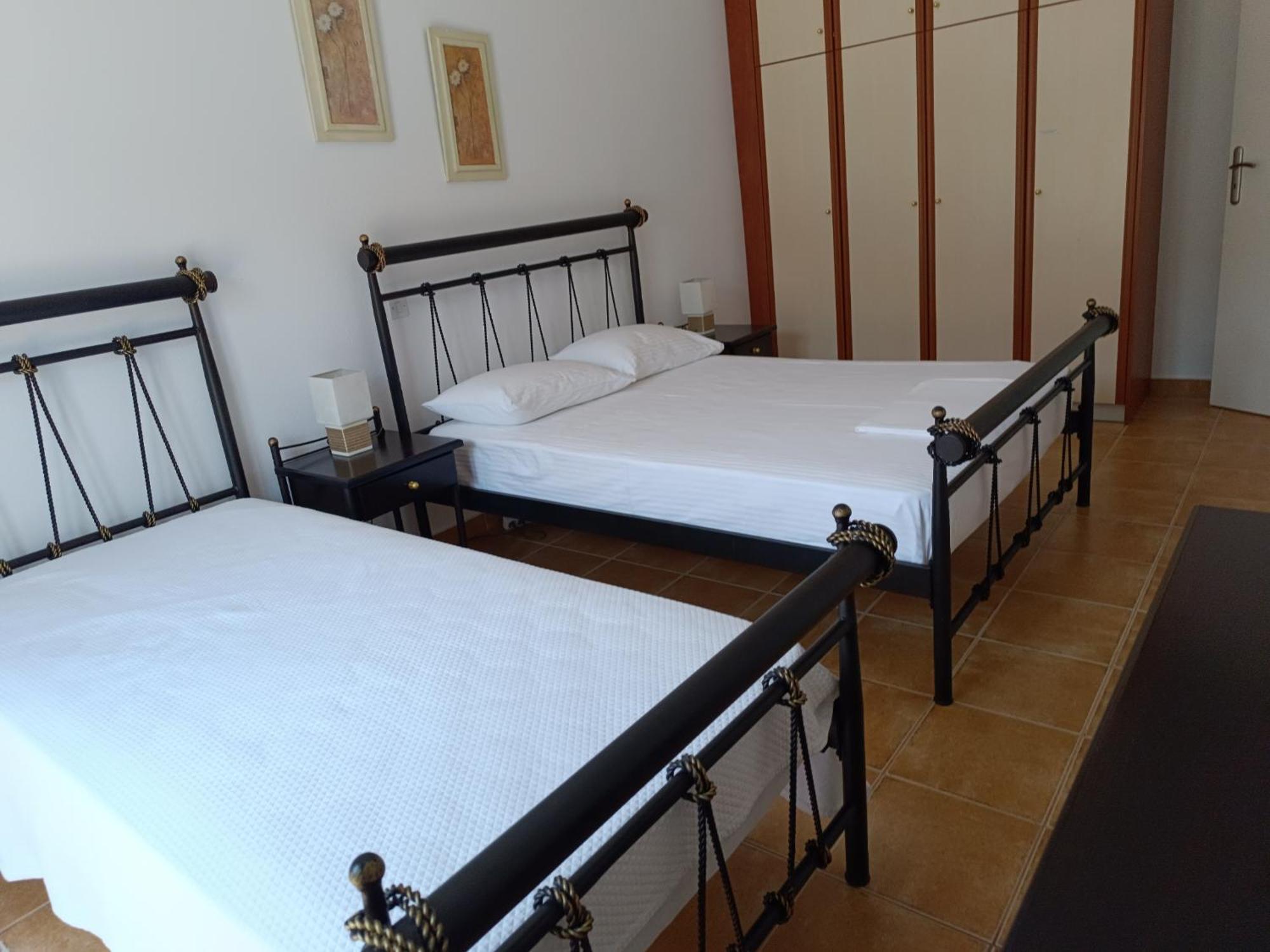 Ioli Apartments Alopronia Екстер'єр фото