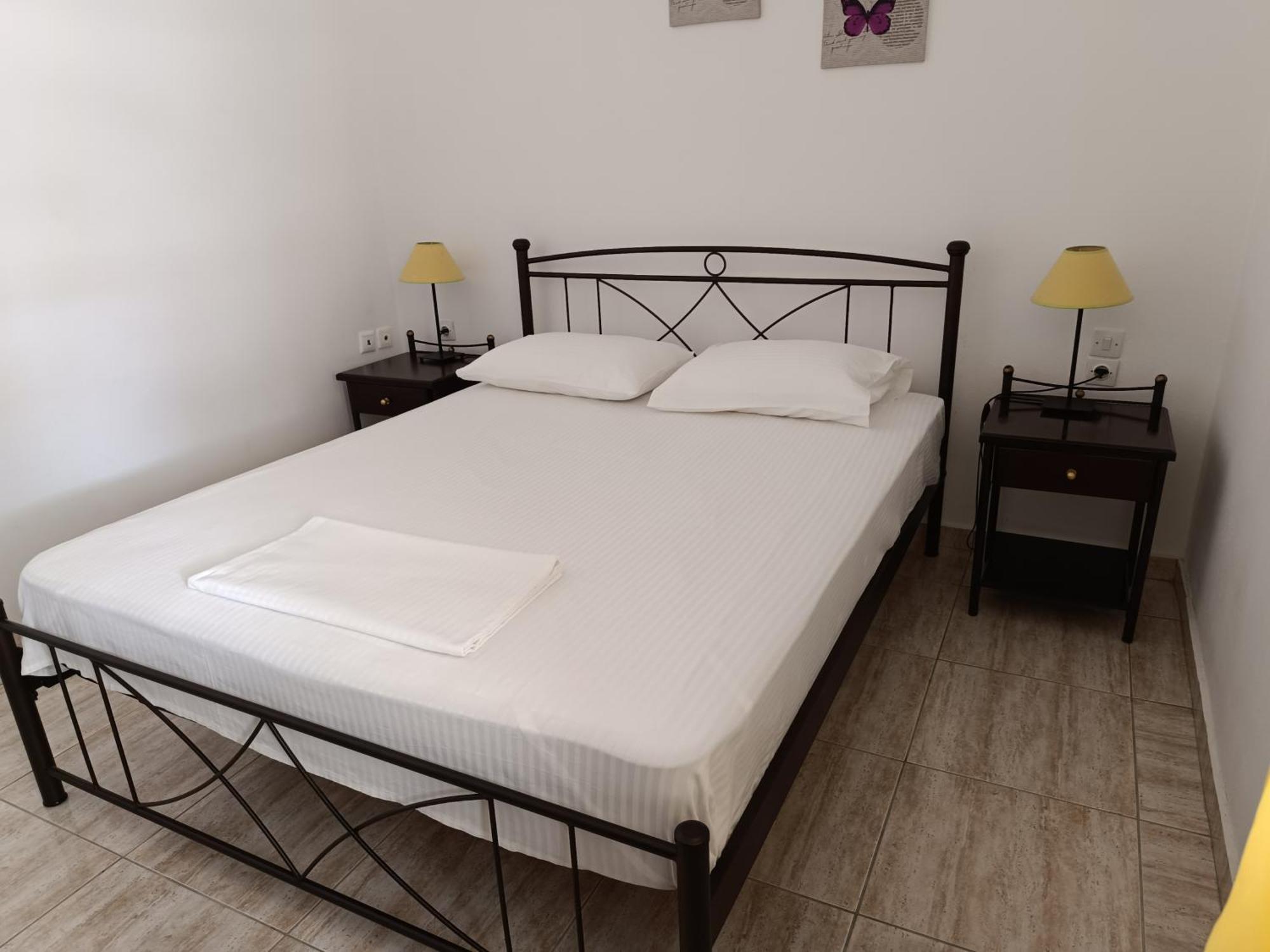 Ioli Apartments Alopronia Екстер'єр фото