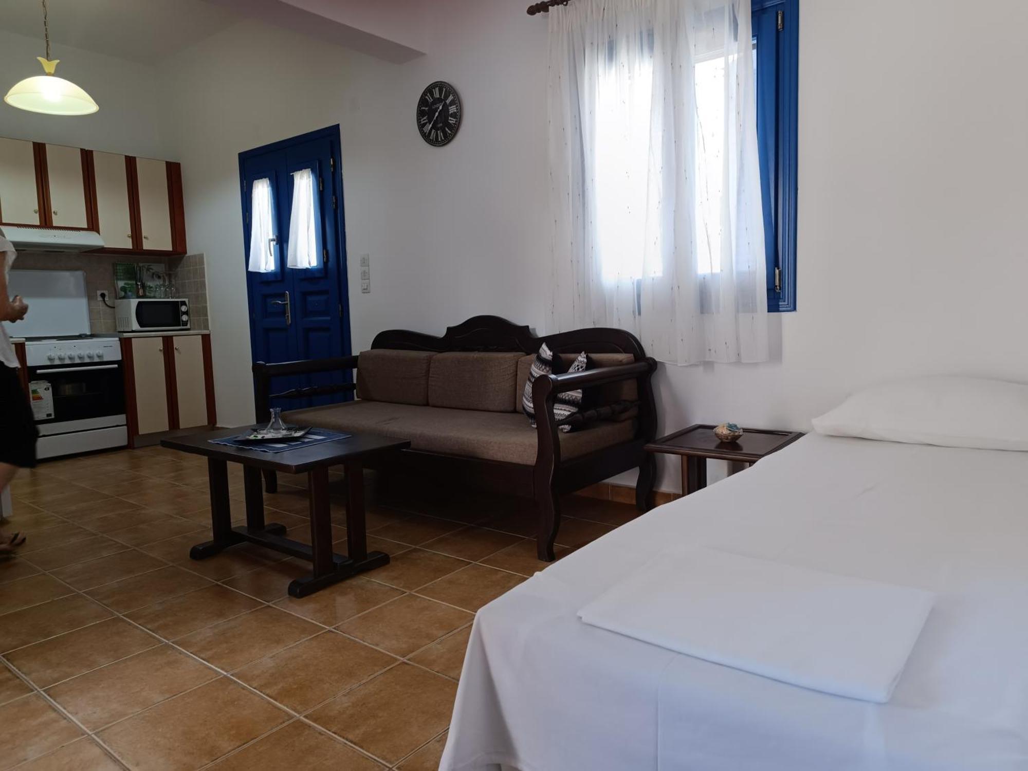 Ioli Apartments Alopronia Екстер'єр фото